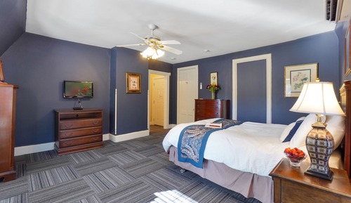 Room #15 - The Queens Quarters - Queen