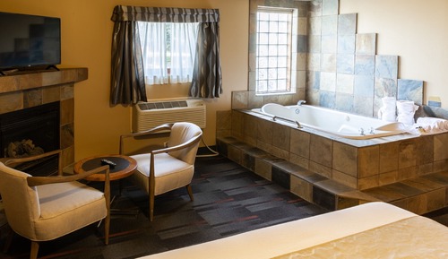 Suite, 1 King Bed, Jetted Tub