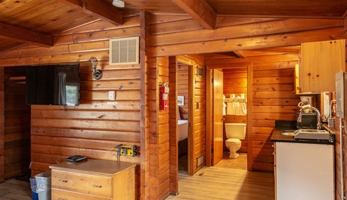 Superior Cabin, 2 Queen Beds, Kitchenette