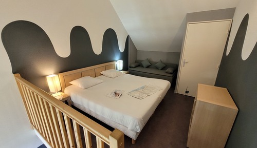 Family Apartment (Queen bed or 2 twin beds)