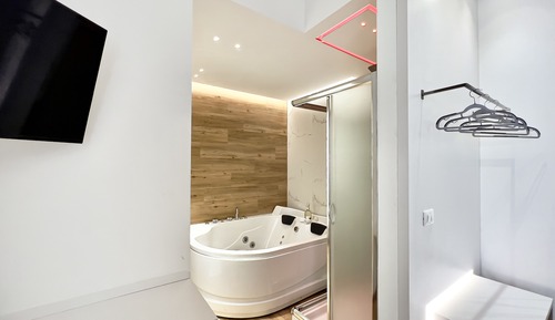 Superior Room, 1 King Bed, Hot Tub