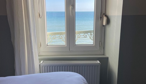 LES PLAGES - Free Wireless Internet + Free High-Speed Internet