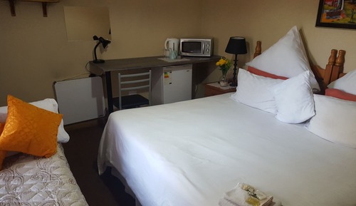Room (LUX - fridge & microwave)