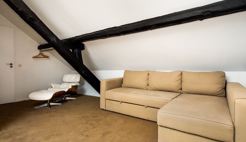 Appartment with bath and shower in coach house 2-4p
