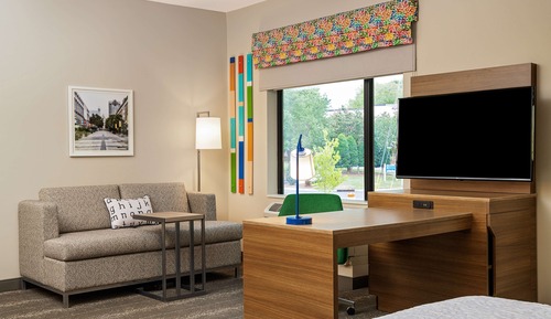 Suite, 1 King Bed, Non Smoking, Corner