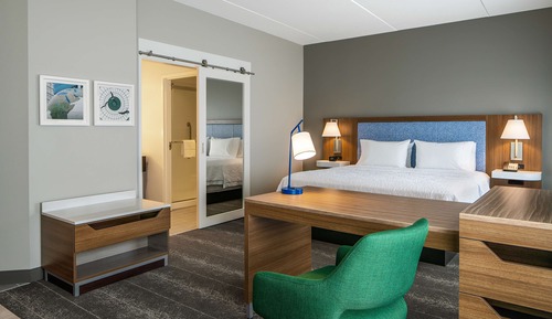 Suite, 1 King Bed, Accessible, Non Smoking (Hearing)