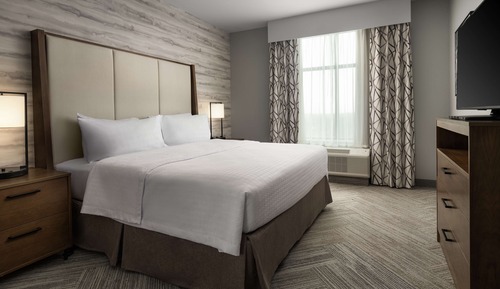 Suite, 1 King Bed with Sofa bed, Accessible, Bathtub