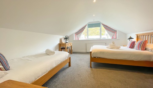Suite, Ensuite (2 Ad +2 Ch Room 10)