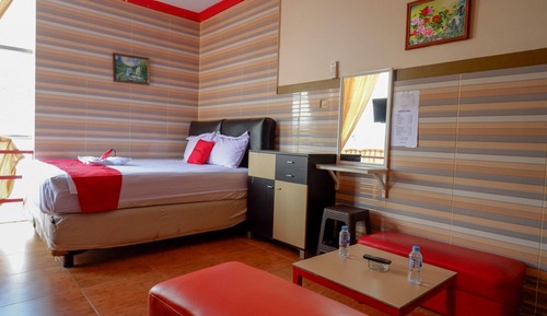 Deluxe Room (Reddoorz)