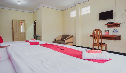 Premium Twin Room (Reddoorz)