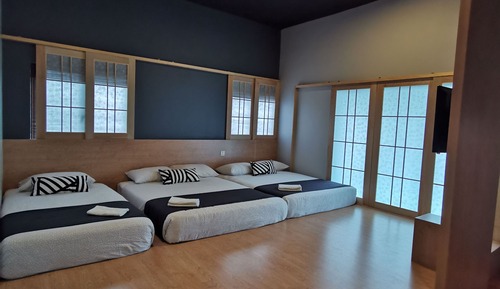 Japanese Family Room (511)