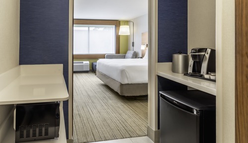 Standard Room, 1 King Bed, Roll-in Shower (Roll-In Shower)