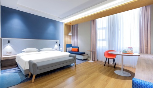 Standard Room, 1 King Bed (Extra Floor Space)