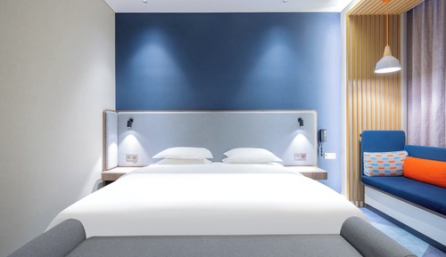 Standard Room, 1 King Bed