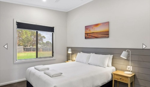 Deluxe 2 Bedroom Access Cabin - Sleeps 5