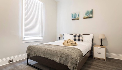 House (4 Bedrooms)