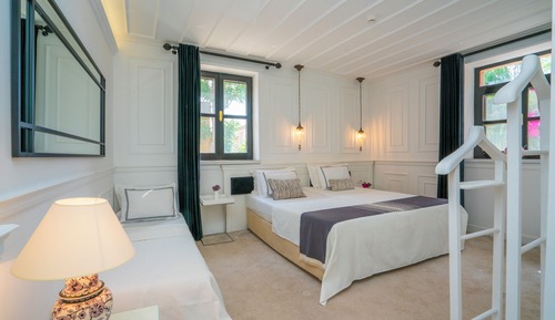 Deluxe Quadruple Room, Entrance Floor