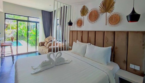 Deluxe Room, Pool View