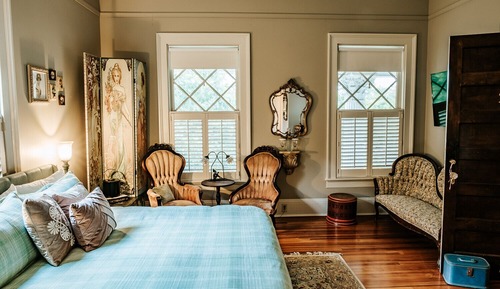 Comfort Room (Traveler)