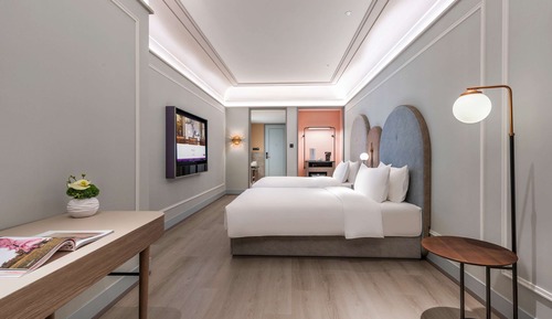 Deluxe Room, 1 King Bed