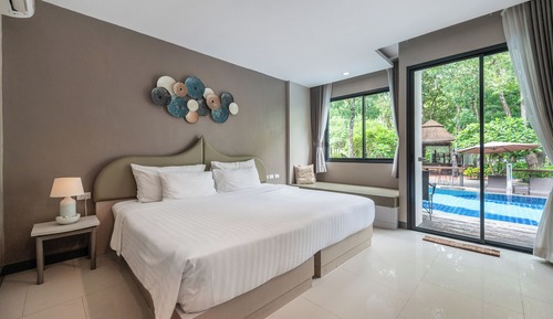 Deluxe Room Pool View