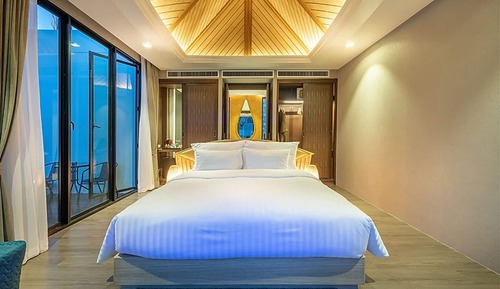 Honeymoon Suite