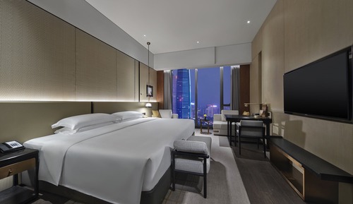 Classic Room, 1 King Bed, Business Lounge Access (High Floor)