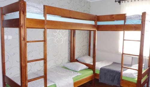 Family Room, Shared Bathroom (01)