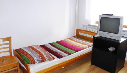 Family Room, Shared Bathroom (2P3)
