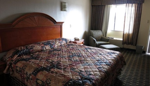 Basic Room, 1 King Bed, Smoking