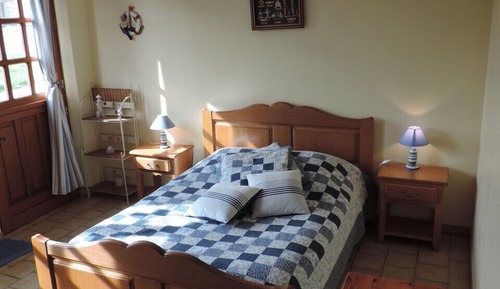 Double Room (Beige)