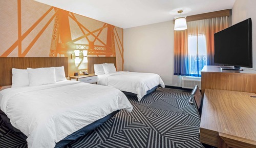 Room, 2 Queen Beds, Accessible, Non Smoking (Mobility/Hearing, Tub w/ Grab Bars)