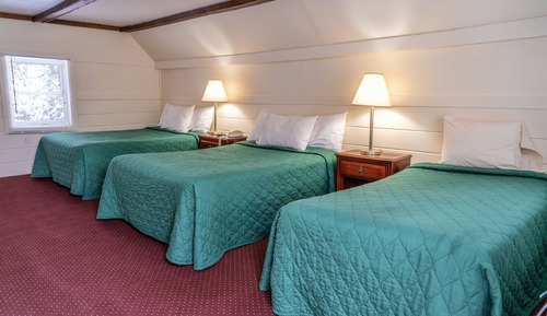 Loft 2 Full Beds and 1 Twin Bed with Kitchenette