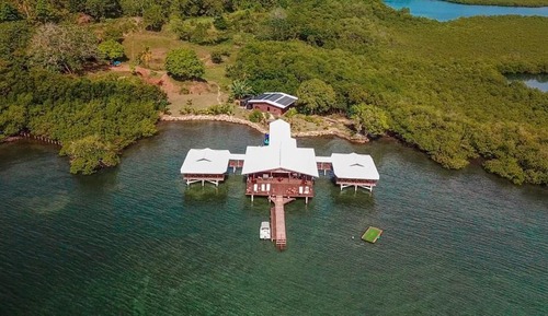 Superior Room. 1 Bedroom, Lagoon View, Over the Water