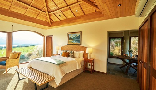 Premier Suite, 1 King Bed, Lake View
