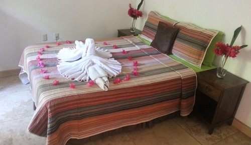 Comfort Room, 1 Queen Bed, Smoking, Garden View