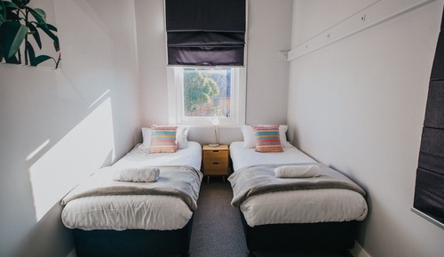 Classic Twin Room, 2 Twin Beds, Shared Bathroom