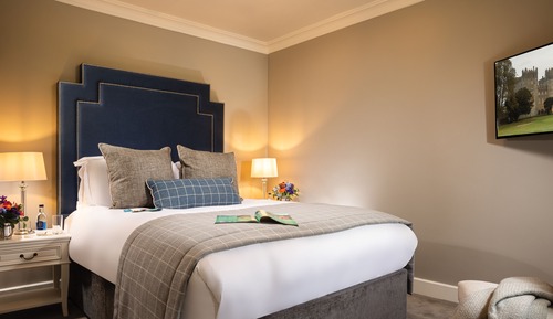 Superior Carriage Room
