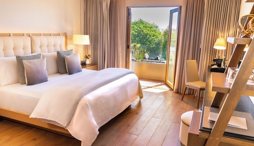 Habitación superior, una cama de matrimonio grande, vistas a la ciudad (Superior balcón)