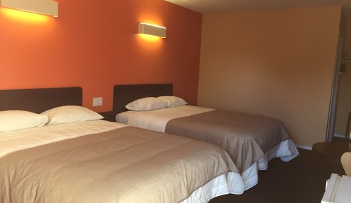Comfort Room, 2 Queen Beds, Mountain View