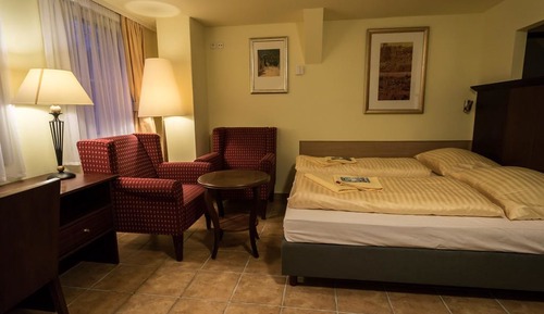 Family Room, Multiple Beds (Stodola 1)