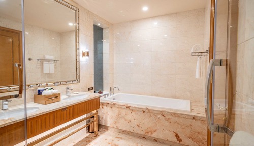 Deluxe Double Room, 1 King Bed (Hot Spring Access)