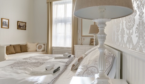 Romantic Apartment, 2 Bedrooms (Chestnut Suite, 2nd floor)