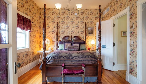 Suite, 1 Queen Bed (Riverview Suite)