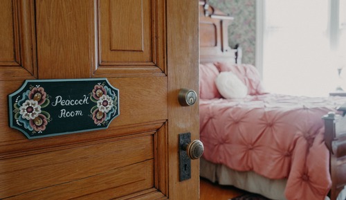 Suite, 1 Queen Bed (Peacock Room)