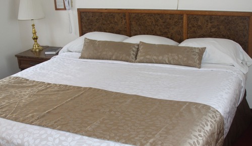 Standard Room, 1 King Bed, Garden View