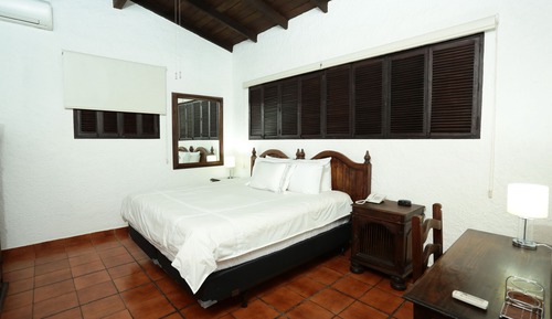Deluxe Room, 1 King Bed (1)