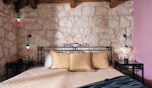 Three Bedroom Master Suite with Sea View - Split Level