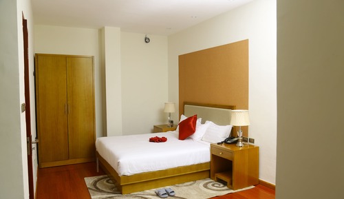 Standard Room, 1 King Bed, Garden View