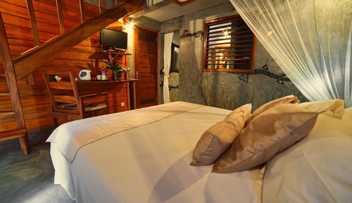 Comfort Quadruple Room, City View